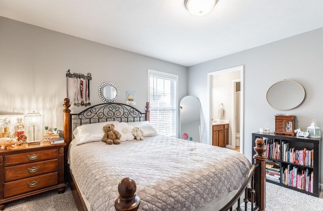 5820 Waterstone Drive, Newburgh, IN 47630