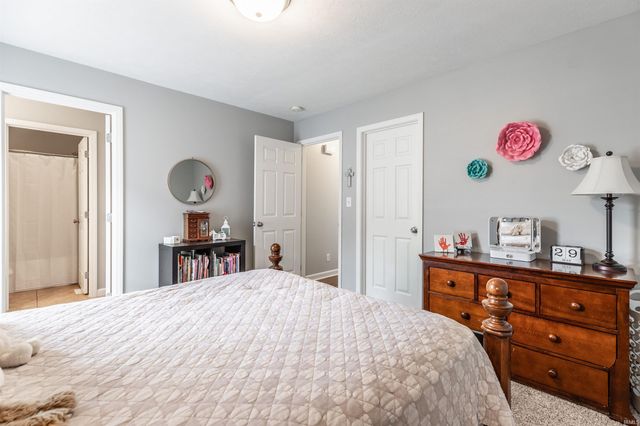 5820 Waterstone Drive, Newburgh, IN 47630