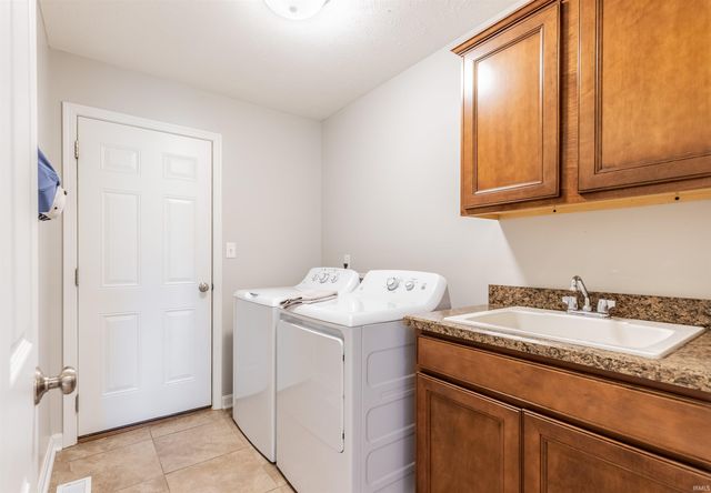 5820 Waterstone Drive, Newburgh, IN 47630