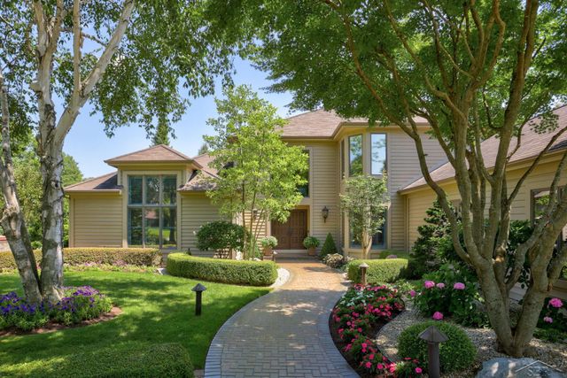 210 Golfview Drive, Saginaw Twp, MI 48638