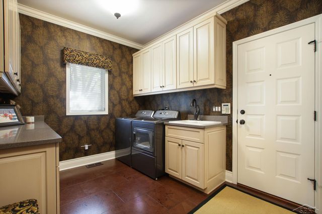 210 Golfview Drive, Saginaw Twp, MI 48638