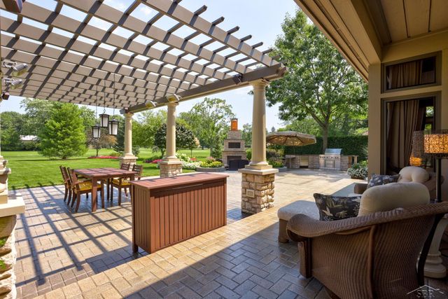 210 Golfview Drive, Saginaw Twp, MI 48638