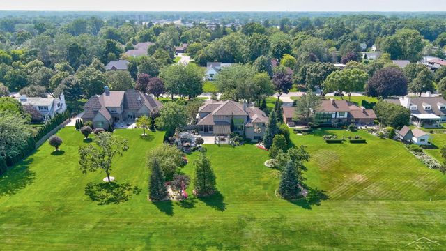 210 Golfview Drive, Saginaw Twp, MI 48638