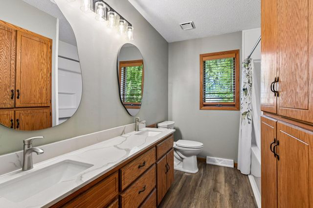 2621 Emerald Lane, Shakopee, MN 55379