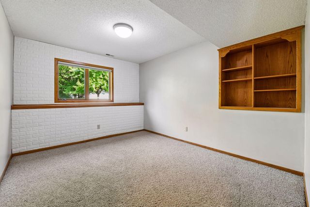 2621 Emerald Lane, Shakopee, MN 55379