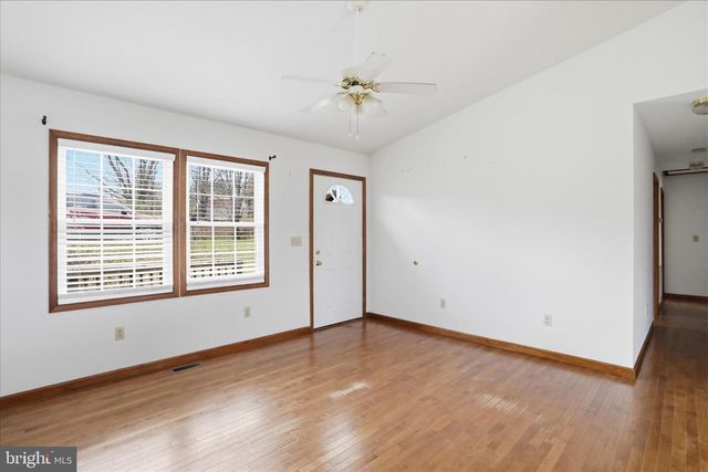 316 E RIDGE LOOP RD, Romney, WV 26757