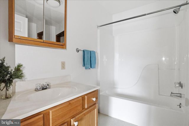 316 E RIDGE LOOP RD, Romney, WV 26757