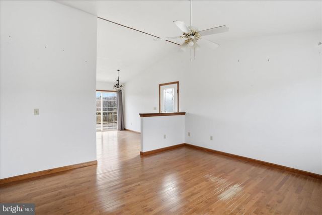 316 E RIDGE LOOP RD, Romney, WV 26757