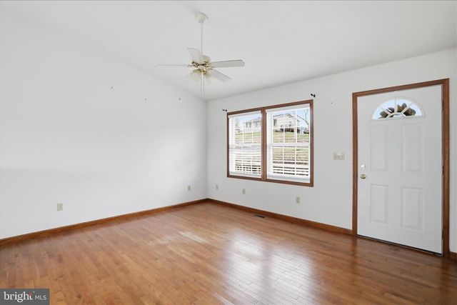 316 E RIDGE LOOP RD, Romney, WV 26757