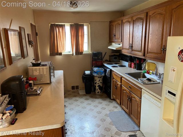 15251 Elderwood Street, Roseville, MI 48066