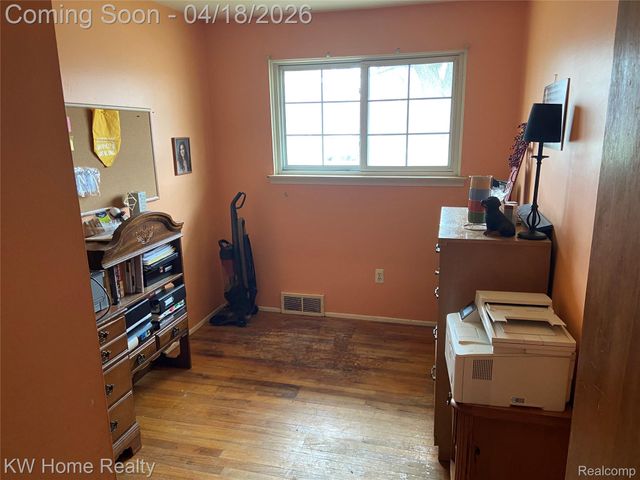 15251 Elderwood Street, Roseville, MI 48066