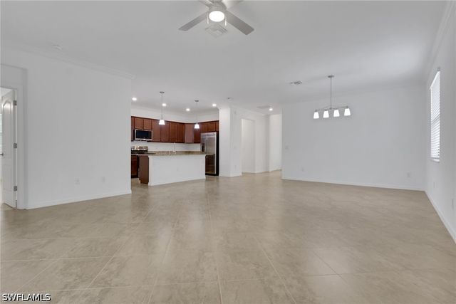 9469 Foxglove LN, Naples, FL 34120