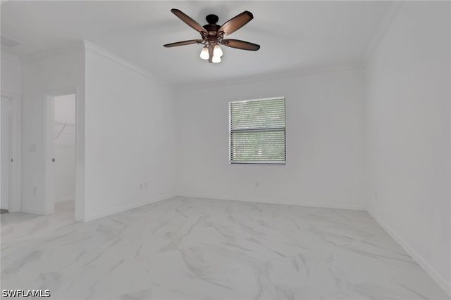 9469 Foxglove LN, Naples, FL 34120