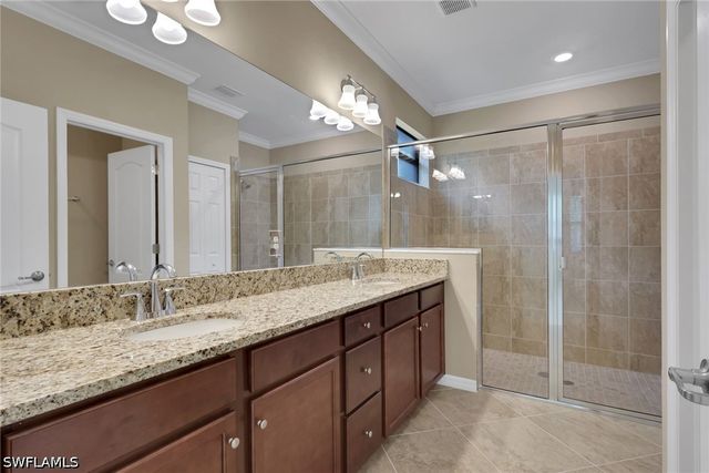 9469 Foxglove LN, Naples, FL 34120