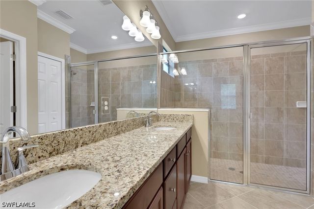9469 Foxglove LN, Naples, FL 34120