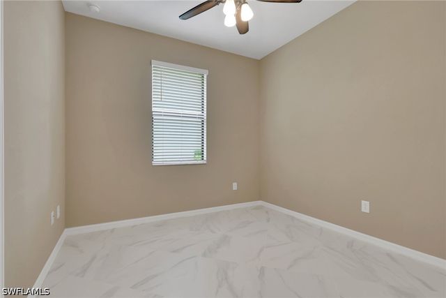 9469 Foxglove LN, Naples, FL 34120