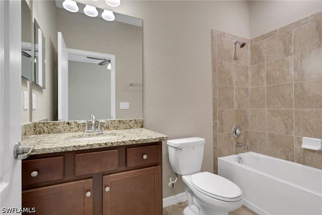 9469 Foxglove LN, Naples, FL 34120