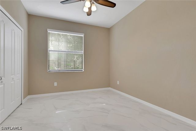 9469 Foxglove LN, Naples, FL 34120