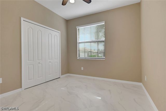 9469 Foxglove LN, Naples, FL 34120