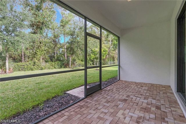9469 Foxglove LN, Naples, FL 34120