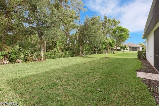 9469 Foxglove LN, Naples, FL 34120