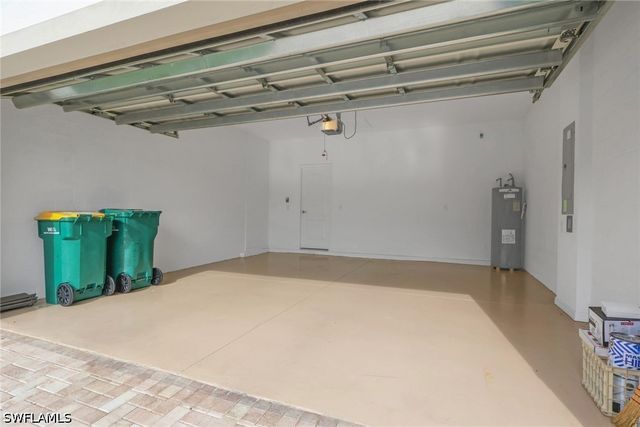 9469 Foxglove LN, Naples, FL 34120