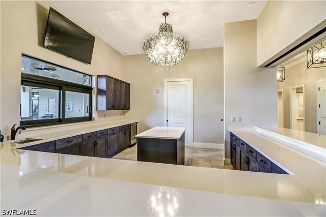 9469 Foxglove LN, Naples, FL 34120