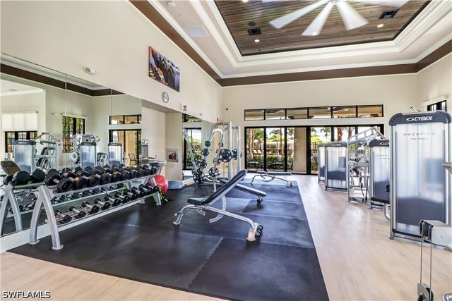 9469 Foxglove LN, Naples, FL 34120