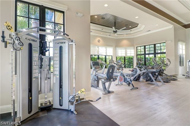 9469 Foxglove LN, Naples, FL 34120