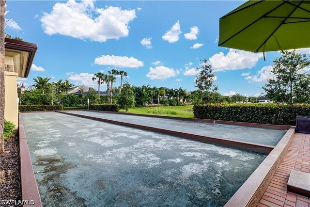 9469 Foxglove LN, Naples, FL 34120