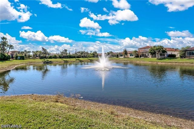 9469 Foxglove LN, Naples, FL 34120