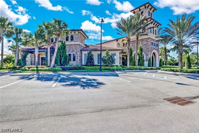 9469 Foxglove LN, Naples, FL 34120