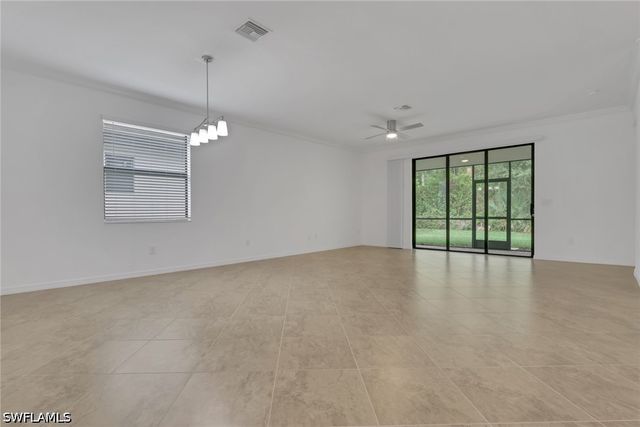9469 Foxglove LN, Naples, FL 34120
