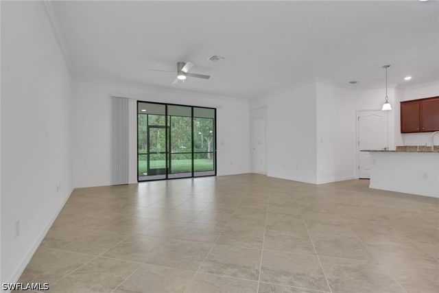 9469 Foxglove LN, Naples, FL 34120