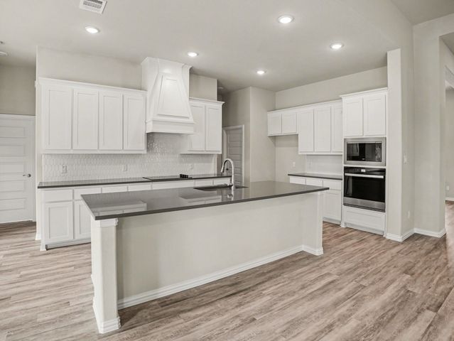 706 Alaina Drive, Desoto, TX 75115