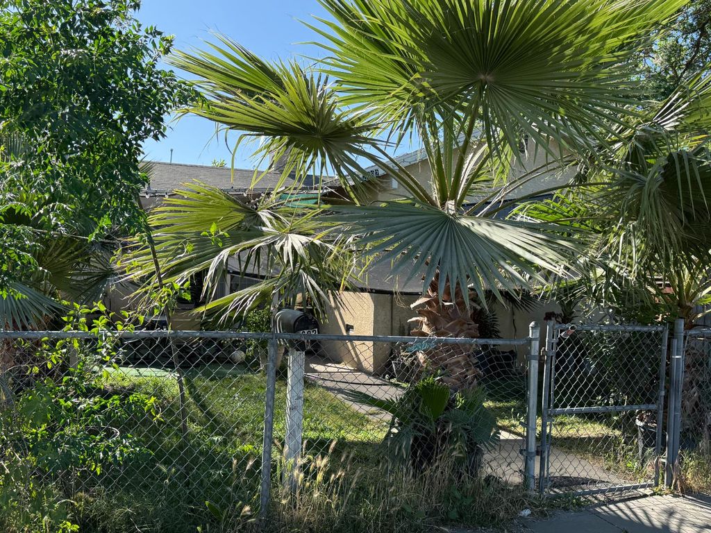 Image 2 of property listing at 2680 S 10th Street, Fresno, CA 93725