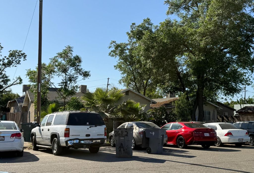 Image 3 of property listing at 2680 S 10th Street, Fresno, CA 93725