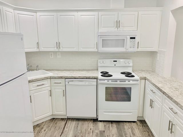 31 Lexington Court, Red Bank, NJ 07701