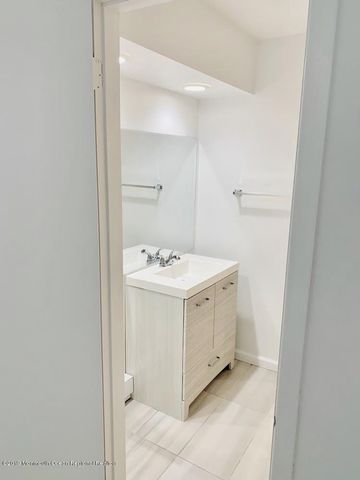 31 Lexington Court, Red Bank, NJ 07701