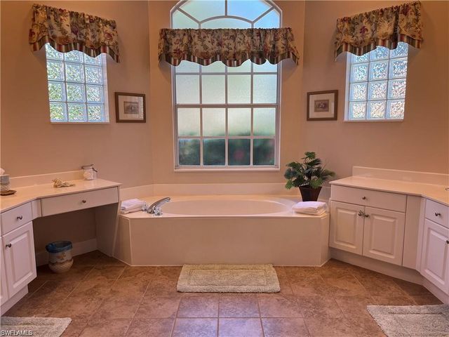 3518 Ocean Bluff CT, Naples, FL 34120