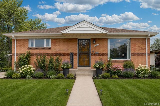 7111 Avrum Drive, Denver, CO 80221