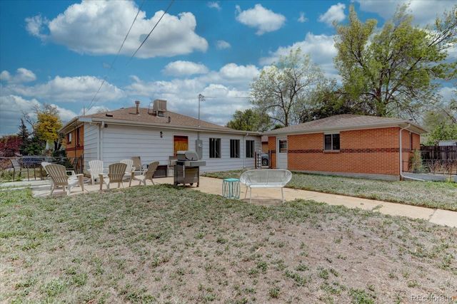 7111 Avrum Drive, Denver, CO 80221
