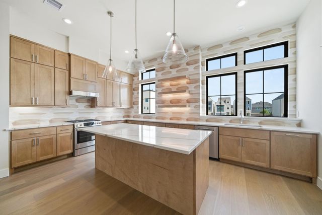 1709 Bologna Lane, Houston, TX 77055