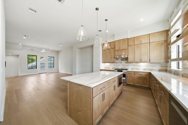 1709 Bologna Lane, Houston, TX 77055