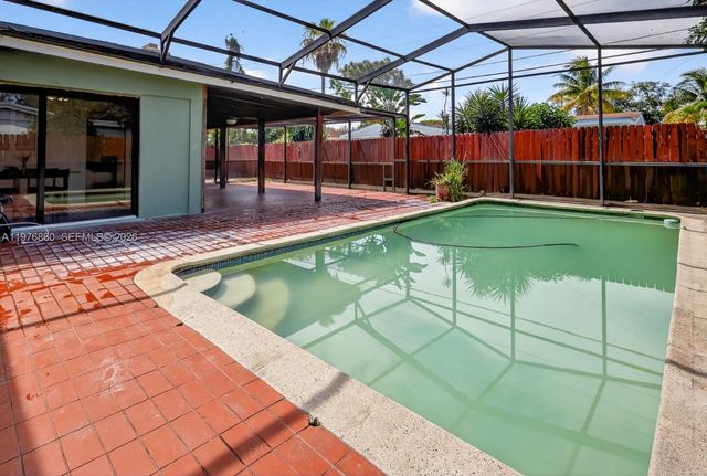 245 NE 175th St, North Miami Beach, FL 33162