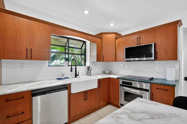 245 NE 175th St, North Miami Beach, FL 33162