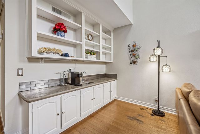 6016 E Mockingbird Lane, Dallas, TX 75206