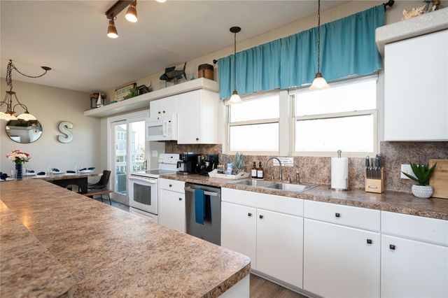 4021 Biscayne Beach Road, Port Bolivar, TX 77650