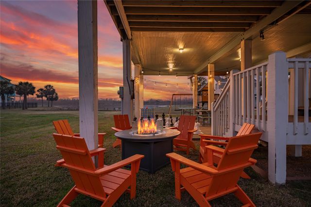 4021 Biscayne Beach Road, Port Bolivar, TX 77650