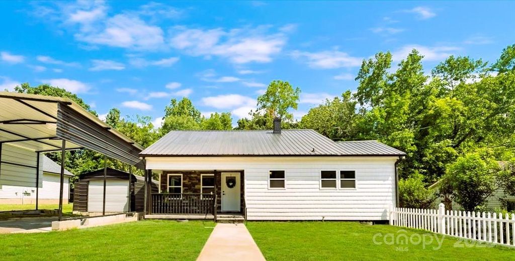 2105 Woodlawn Street, Kannapolis, NC 28083